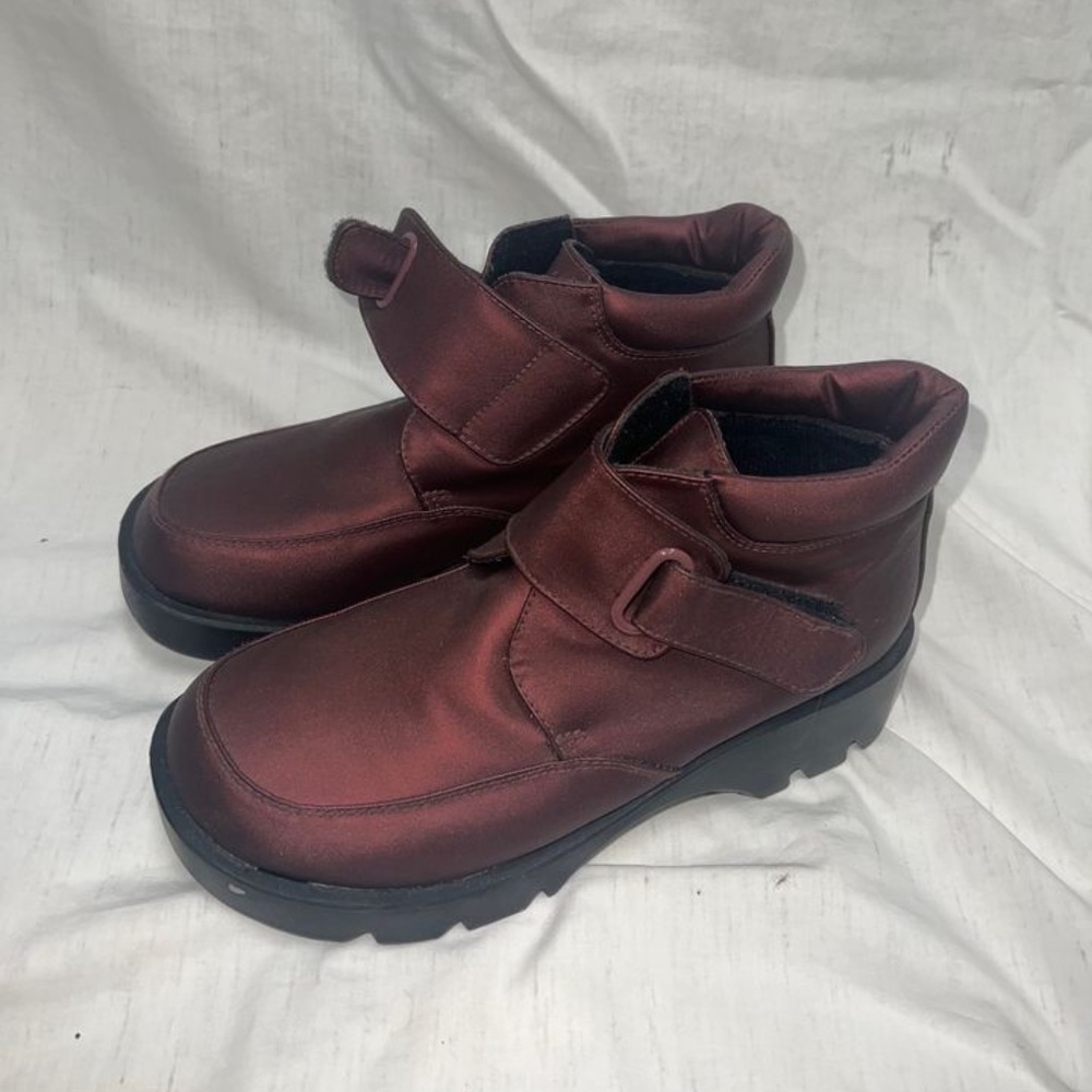 Wesley & Co. (Women's Size 7) Dark Brown/Maroon Ankle Boots with Velcro Strap